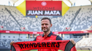 El entrenador del Sydney Wanderers critica al agente de Juan Mata