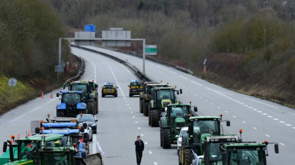 Governo francês faz concessões para tentar deter protestos de agricultores