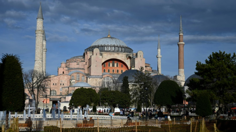 Turquia impõe entrada de 25 euros a estrangeiros que visitarem Santa Sofia