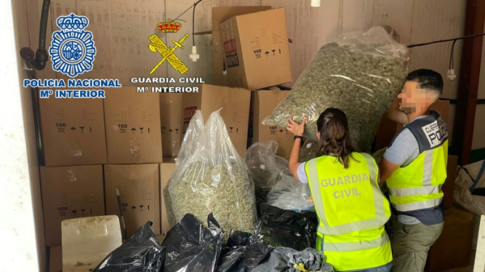 La policía española decomisa un alijo récord de seis toneladas de marihuana