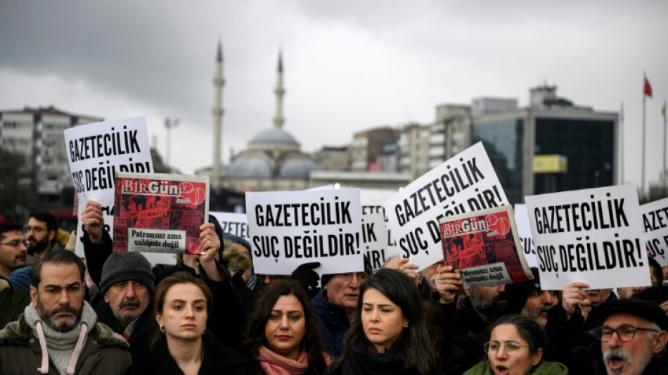 Turkey detains three journalists over Istanbul prosecutor story